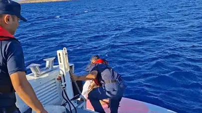 Muğla Datça açıklarında denizde sürüklenen 2 kişi kurtarıldı