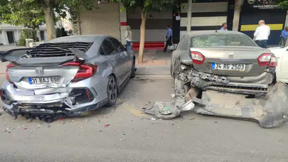 Kontrolden çıkan otomobil 2 araca çarptı : Sürücü olay yerinden kaçtı