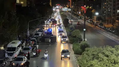 Manisa'da makas atan otomobil devrildi