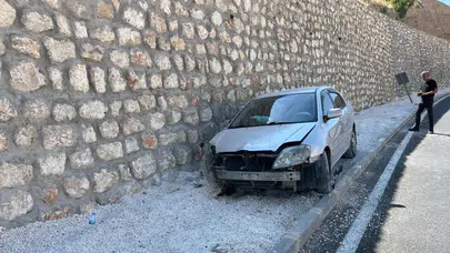 Adıyaman Besni'de otomobil istinat duvarına çarptı : 1 yaralı