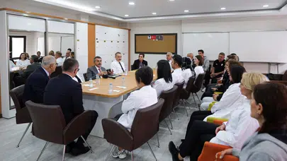 Bakan Tekin, dünya şampiyonu voleybolcularla bir araya geldi