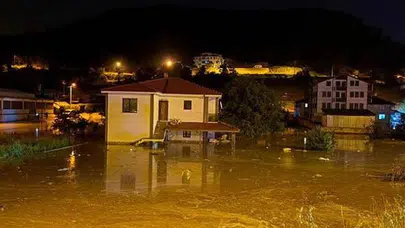 Sakarya'da sağanak hayatı olumsuz etkiledi