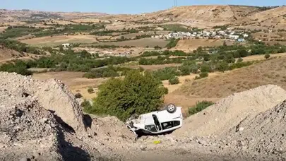 Adıyaman Kahta'da otomobil şarampole devrildi : 4 yaralı