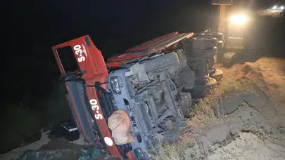Adana'da yangına müdahale eden arazöz devrildi : 2 yaralı