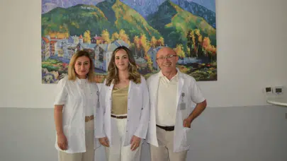 Anne ve babasının görev yaptığı hastaneye doktor oldu