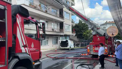 İstanbul Sarıyer'de korkutan yangın : 2 binanın çatısı ve araç hasar gördü