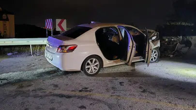 Erzurum’da otomobil duvara çarptı