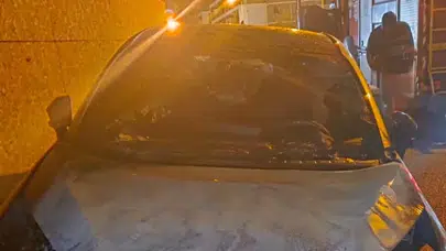 Batman'da park halindeki otomobilde çıkan yangın söndürüldü