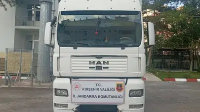 Kırşehir'de şasesi değiştirilmiş tır yol kontrolünde yakalandı: 3 gözaltı