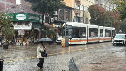 Eskişehir’de sağanak etkili oldu : Hava sıcaklığı hissedilir derecede düştü