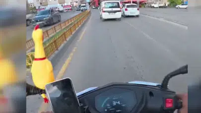 Erzrum'da kask kamerasını görünce tartışmayı gülümseyerek bitirdi