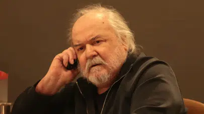 Çirkin dizisinde Çetin Tekindor'un 'Ökkeş' rolü Tamer Levent'e geçti !