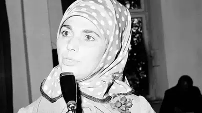 Şule Yüksel Şenler Kimdir? Hayatı ve Eserleri Nasıldır?