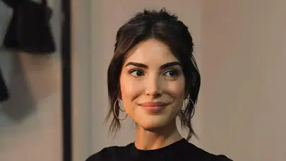 Deniz Baysal'ın kariyer yolculuğu nasıl başladı ve hangi projelerde yer aldı?