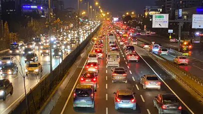 İstanbul'da trafik yoğunluğu neden bu kadar arttı ve hangi bölgelerde etkili oldu?
