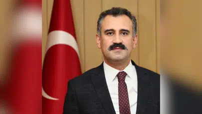 Önder Bozkurt kimdir ve Ağrı Valisi olarak hangi görevleri üstlenmiştir?