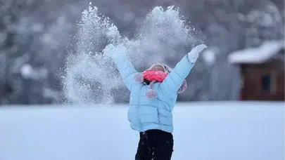 İstanbul'da Yarın Okullar Tatil Mi? Pazartesi Günü Eğitim Durumu Ne Olacak?