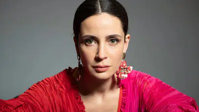 A.B.İ. dizisinde Mahinur karakterini canlandıran Esra Şengünalp kimdir?