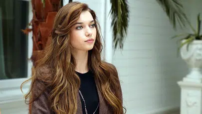 Afra Saraçoğlu Kimdir? Nereli ve Kaç Yaşında?