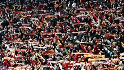 Galatasaraylı taraftarlar, Gaziantep FK maçında yönetime tepki gösterdi!