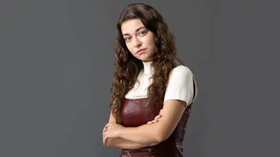 Kızılcık Şerbeti dizisinde Kübra karakterini canlandıran Çağla Naz Kargı kimdir?