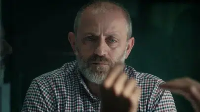 Hilmi Özçelik kimdir, yaşı, memleketi ve oyunculuk kariyeri hakkında merak edilenler nelerdir?