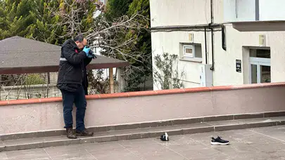 Uşak’ta 8 katlı binanın çatısından düşen adam öldü