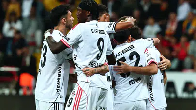 Beşiktaş'ta forma rekabeti kızışıyor: Kimler İlk 11'de yer alacak ?