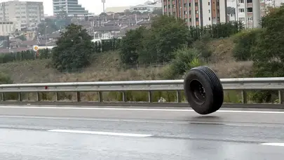Kuzey Marmara Otoyolu'nda Tırdan Kopan Lastik Dehşet Saçtı
