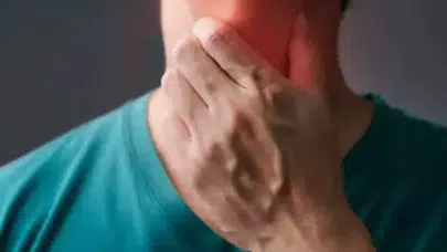 Boğaz ağrısına ne iyi gelir ve hangi durumlarda doktora başvurulmalıdır?