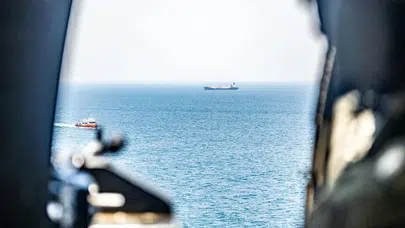 Umman Açıklarında Seyir Halindeki Tanker Mühimmatla Vuruldu