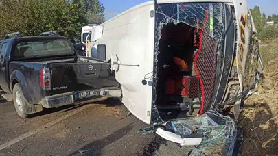 Bingöl'de trafik kazası: Midibüs devrildi, 12 yaralı