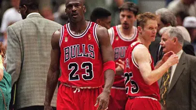 Michael Jordan’ın 1998 NBA Finalleri’nde giydiği forması 14 milyon dolara satıldı