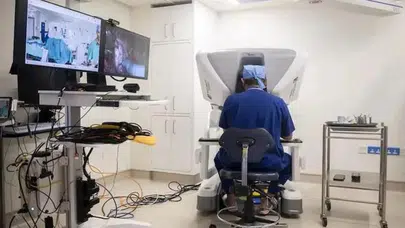 Uzaktan ameliyat gerçek oluyor : Robotik cerrahinin geleceği nereye gidiyor ?
