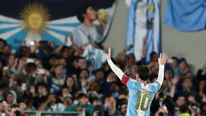 Messi 21 Yıllık Milli Takım kariyerine gözyaşlarıyla veda etti m i?