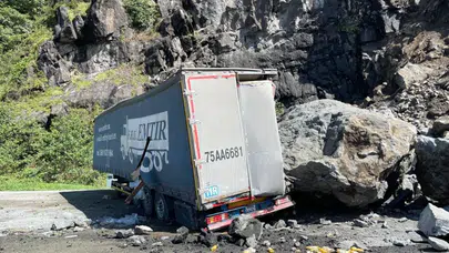 Artvin'de tır parkında meydana gelen heyelan sonucu neler yaşandı ?
