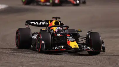 Formula 1'de Bahreyn Grand Prix'sinin galibi Verstappen oldu
