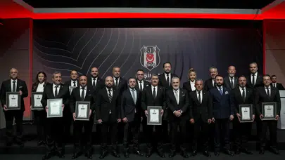 Serdar Adalı mazbatasını aldı, camiaya seslendi: Büyük hayalleri gerçeğe dönüştüreceğiz