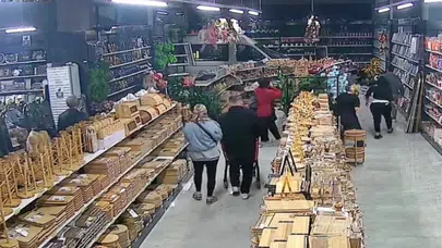 Bursa Nilüfer'de Servis Aracı Züccaciye Mağazasına Girdi