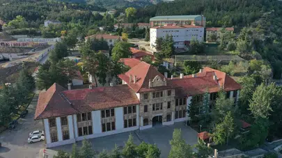 Kastamonu'da 157 yıllık Taşmektep'te geçmiş ve teknoloji buluşuyor