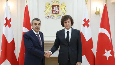 Bakan Tekin, Gürcistan Başbakanı ile bir araya geldi