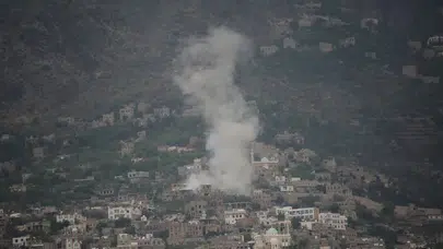 Yemen'in Taiz Kentinde Husilerin Saldırısı: 3 Sivil Hayatını Kaybetti