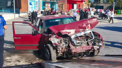 Denizli'de otomobil halk otobüsüne çarptı: 2 yaralı