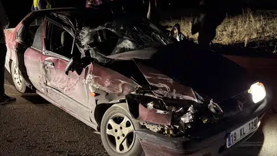 Çorum'da otomobil ile traktör çarpıştı