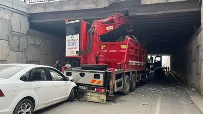 Malatya'da zincirleme kaza: Vinç köprüye, otomobil vince çarptı