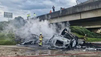 Düzce'de Anadolu Otoyolu'nda TIR Köprüden Uçtu ve Yandı