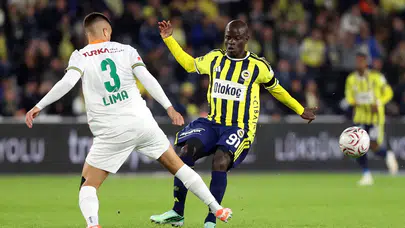Fenerbahçe, Corendon Alanyaspor'u 3-0 Mağlup Etti