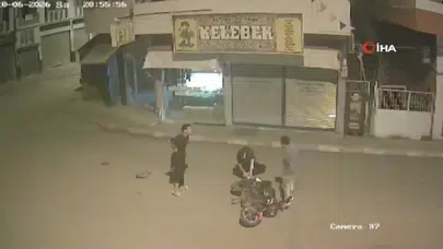 Adana Kozan’da otomobil elektrikli bisiklete çarptı