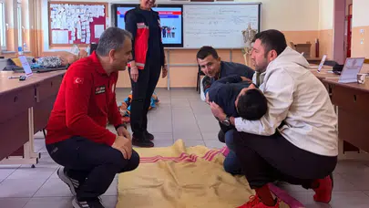 Balıkesir'de öğretmen ve personele hasta taşıma eğitimi