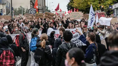 Fransa'da Lise Öğrencilerinin Eğitim Eylemleri Devam Ediyor